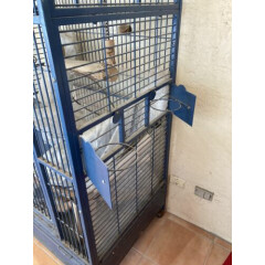 PARROT CAGE: Deluxe,California King, X-Large, All-Weather, Powder-Coated Steel.