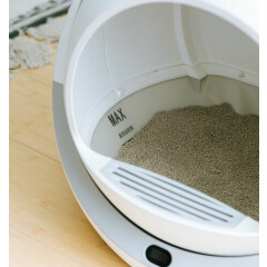 NEW White Automatic Self Cleaning Litter Box