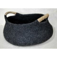 Soft and warm felt Cat bed / cat house / cat cave / basket felted cat bed soft 