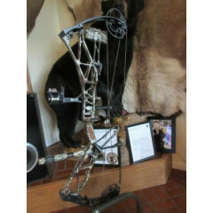 Preowned Elite Ritual Hunting Bow With Accessories 50LB 28 1/2'' Draw Excellent
