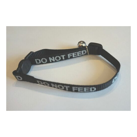 DO NOT FEED REFLECTIVE BLACK ANCOL SAFETY RELEASE CLIP CAT COLLAR AND BELL image {1}