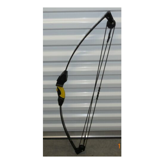 Junior/Youth Lil' Banshee Archery COMPOUND BOW by Barnett Thumb {3}