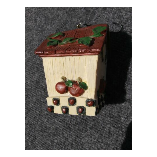 Resin Birdhouse with chains, country Apple theme !! NICE !! 24 image {7}