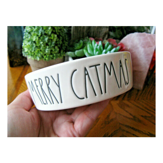 New Rae Dunn CHRISTMAS “Large Letter” Ceramic "MERRY CATMAS" Cat Bowl image {1}