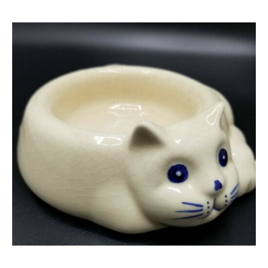 Lillian Vernon Ceramic Cat Kitty Pet Dish Bowl White and Blue Curled Lounge Cat  image {2}