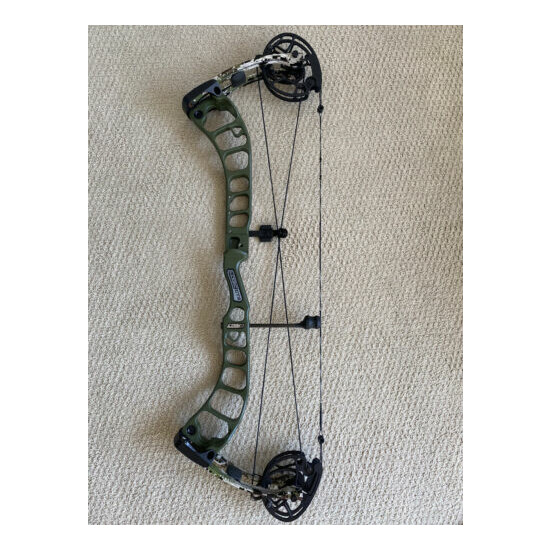Prime Logic CT3 29.5" CT3 Right-Hand 50# to 60# Compound Hunting Bow image {1}