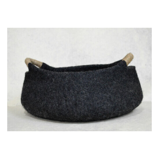 Soft and warm felt Cat bed / cat house / cat cave / basket felted cat bed soft  image {1}