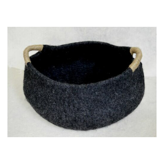 Soft and warm felt Cat bed / cat house / cat cave / basket felted cat bed soft  image {2}