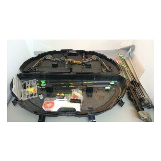 Mathews Switchback XT Right-Handed Reeltree Compound Bow w/Extras, in Case Thumb {1}