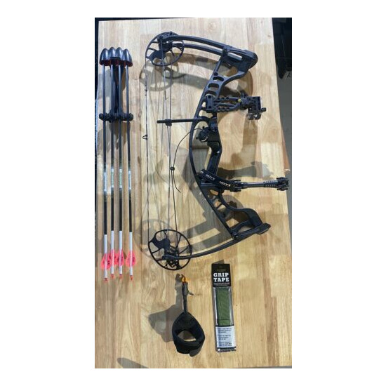 Hoyt Ignite - Right Hand -Fully Loaded - Blacked Out / Bowmar Grip Tape Included Thumb {1}