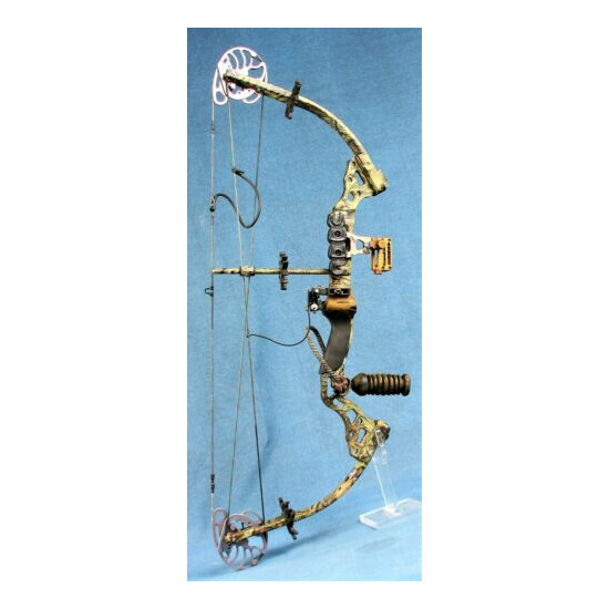 Bowtech Tomkat - RH - RTS - 70lbs Draw - 28" Draw - Great condition w/ Carry Bag Thumb {2}