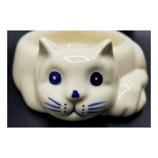 Lillian Vernon Ceramic Cat Kitty Pet Dish Bowl White and Blue Curled Lounge Cat  image {3}