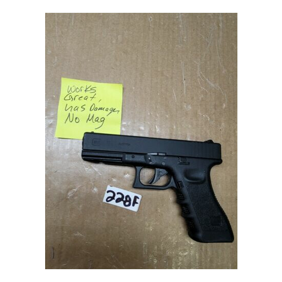 Used Glock Licensed G17 Gen 3 Blowback CO2 BB Gun Auction #228F Thumb {1}