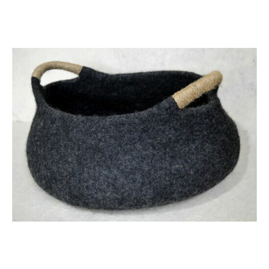 Soft and warm felt Cat bed / cat house / cat cave / basket felted cat bed soft  image {3}