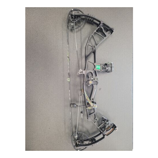 Hoyt HyperForce Hyper ZT Compound Bow with Sight and Drop Away 55-65# image {1}