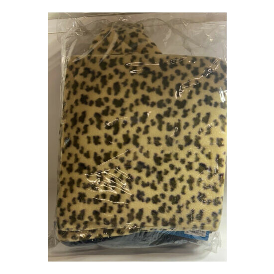 Pet Hut With Soft Fleece Cushion Leopard Print image {4}