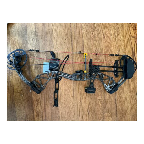 BlackOut Epic Compound Bow Package image {1}