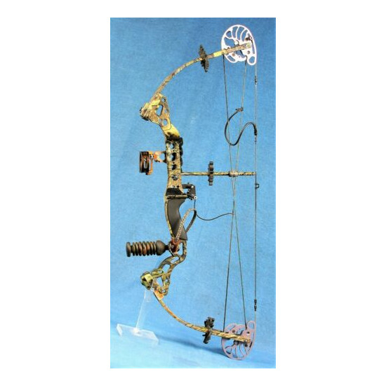 Bowtech Tomkat - RH - RTS - 70lbs Draw - 28" Draw - Great condition w/ Carry Bag image {1}